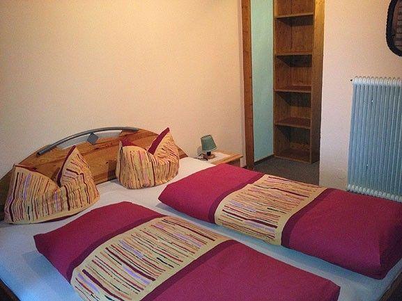 Zweites Schlafzimmer mit Doppelbett in Appartement 2