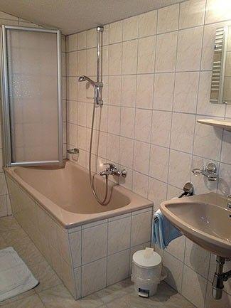 Badezimmer mit Badewanne in Appartement 4