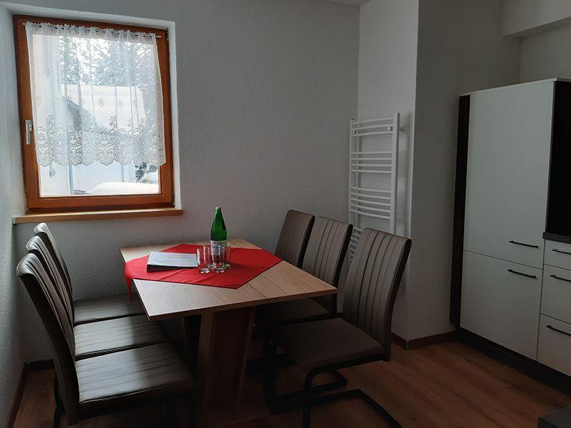 Essplatz am Fenster in Appartement 7